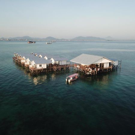 Shun Shun Water Bungalows Hotel เซมปอร์นา ภายนอก รูปภาพ