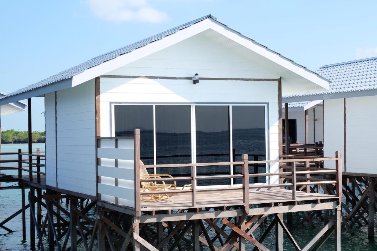 Shun Shun Water Bungalows Hotel เซมปอร์นา ภายนอก รูปภาพ