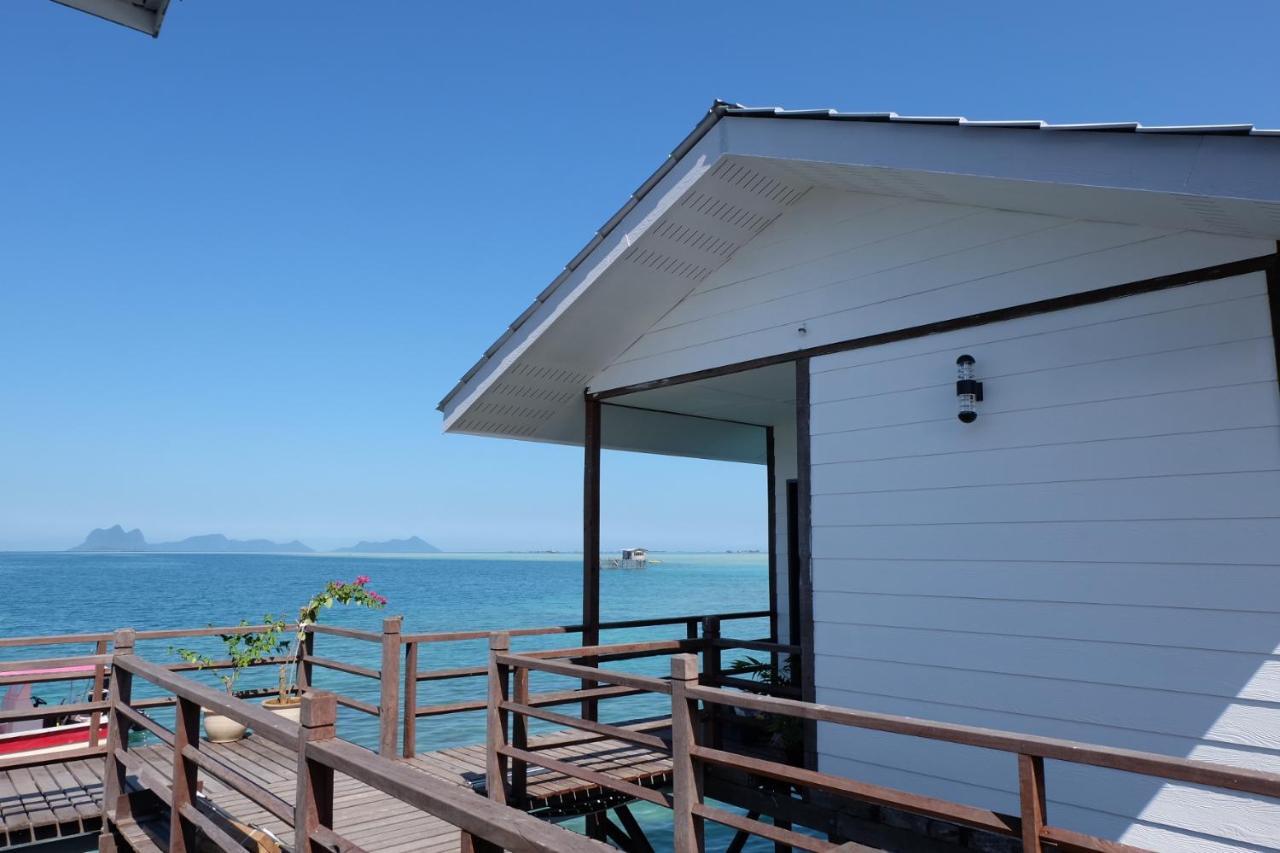 Shun Shun Water Bungalows Hotel เซมปอร์นา ภายนอก รูปภาพ
