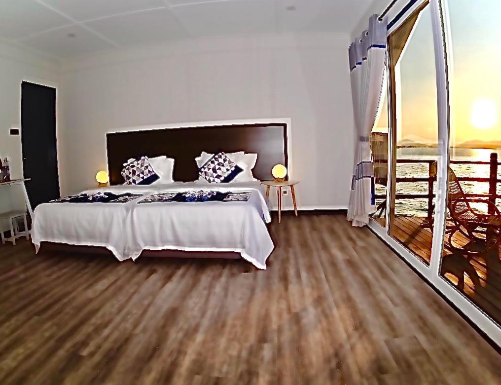 Shun Shun Water Bungalows Hotel เซมปอร์นา ภายนอก รูปภาพ