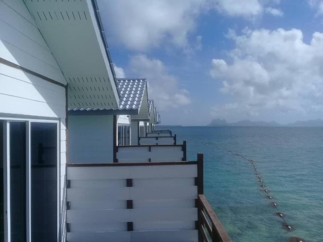 Shun Shun Water Bungalows Hotel เซมปอร์นา ภายนอก รูปภาพ