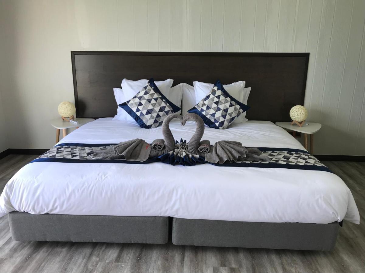 Shun Shun Water Bungalows Hotel เซมปอร์นา ภายนอก รูปภาพ